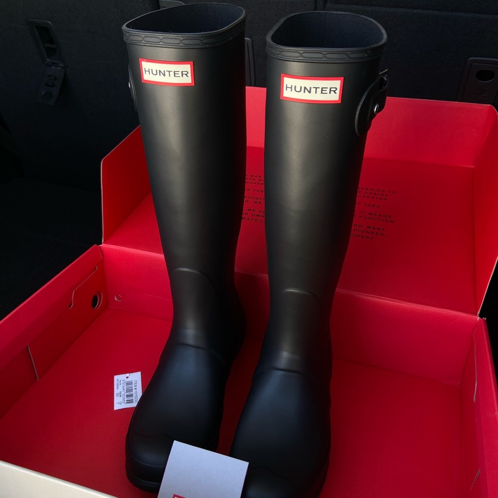 Brand new black hunter boots !!Originally $150!